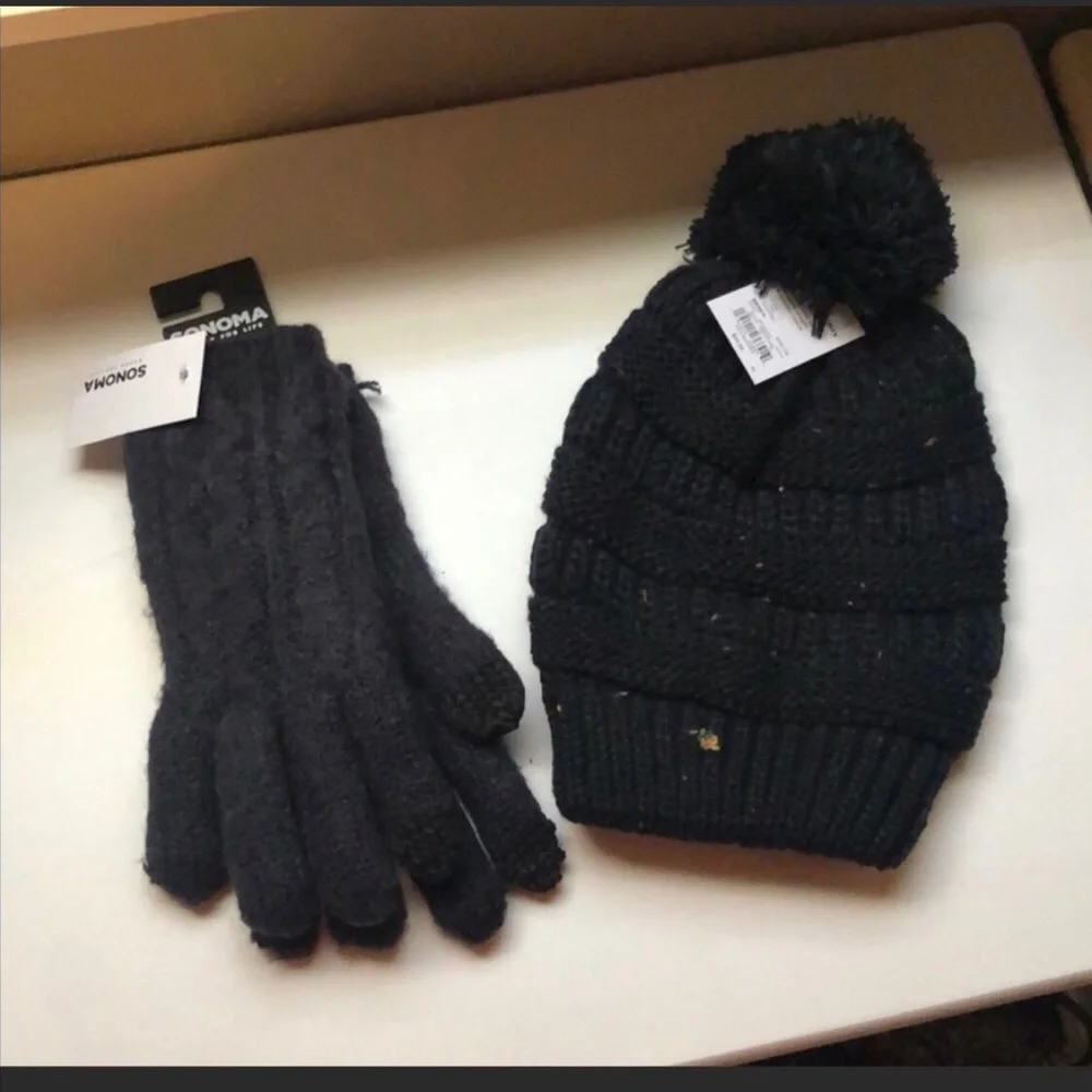 New Sonoma Set Of Black Beanie Hat and Black Fleece Lined Gloves - Picture 1 of 8